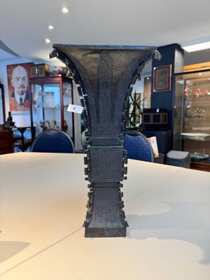 A Chinese bronze 'zun' vase with taotie design, Ming — photo 4