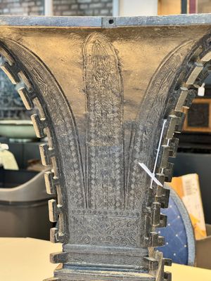 A Chinese bronze 'zun' vase with taotie design, Ming — photo 10