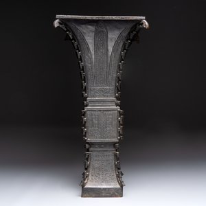A Chinese bronze 'zun' vase with taotie design, Ming — photo 2