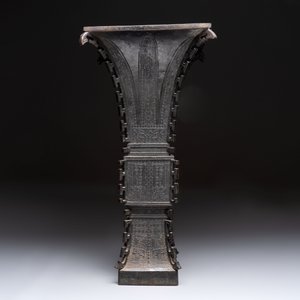 A Chinese bronze 'zun' vase with taotie design, Ming — photo 4