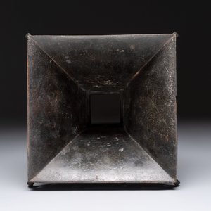 A Chinese bronze 'zun' vase with taotie design, Ming — photo 6