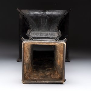 A Chinese bronze 'zun' vase with taotie design, Ming — photo 7