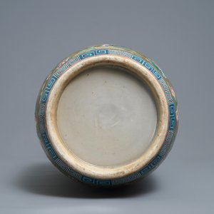 A Chinese brown- and celadon-ground famille rose vase, 19th C. — photo 6