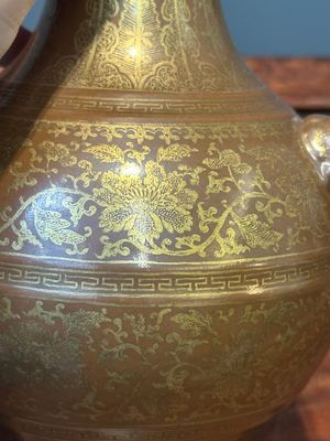A Chinese brown-glazed 'hu' vase with gilt flower scrolls, Jiaqing mark and of the period — 照片 8