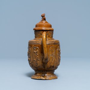 A Chinese brown-glazed relief-decorated teapot and cover, 18/19th — 照片 3