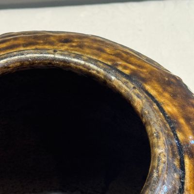 A Chinese brown-glazed slip-decorated 'Yue Zhong Dan Gui 月中桂丹' jar — 照片 11
