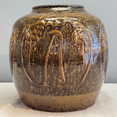 A Chinese brown-glazed slip-decorated 'Yue Zhong Dan Gui 月中桂丹' jar — 照片 2