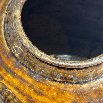 A Chinese brown-glazed slip-decorated 'Yue Zhong Dan Gui 月中桂丹' jar — 照片 9