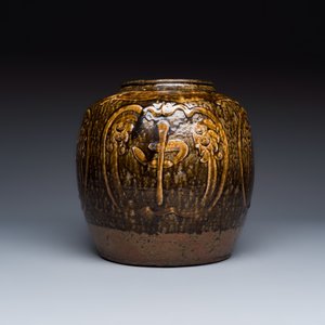 A Chinese brown-glazed slip-decorated 'Yue Zhong Dan Gui 月中桂丹' jar — 照片 2