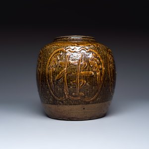 A Chinese brown-glazed slip-decorated 'Yue Zhong Dan Gui 月中桂丹' jar — 照片 4