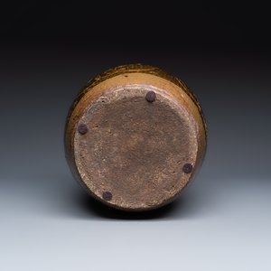 A Chinese brown-glazed slip-decorated 'Yue Zhong Dan Gui 月中桂丹' jar — 照片 7