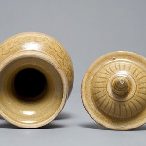 A Chinese brown-glazed vase and cover with floral anhua design, Song or later — 照片 5