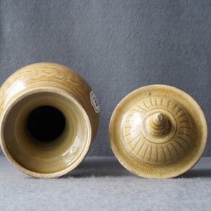 A Chinese brown-glazed vase and cover with incised design, Song — 照片 22