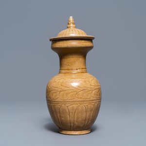 A Chinese brown-glazed vase and cover with incised design, Song — 照片 3