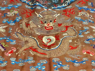 A Chinese brown-ground embroidered silk 'Dragon' robe, 'Ji Fu' 吉服, 19th C. — photo 12