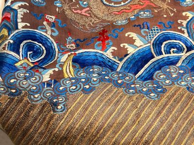 A Chinese brown-ground embroidered silk 'Dragon' robe, 'Ji Fu' 吉服, 19th C. — photo 20