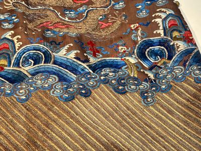 A Chinese brown-ground embroidered silk 'Dragon' robe, 'Ji Fu' 吉服, 19th C. — photo 21