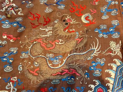 A Chinese brown-ground embroidered silk 'Dragon' robe, 'Ji Fu' 吉服, 19th C. — photo 7