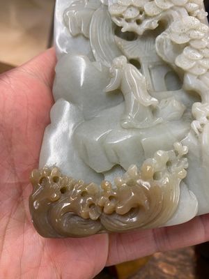 A Chinese brown jade inscribed seal stamp and a white jade 'mountainous landscape' carving, 19/20th C. — photo 17