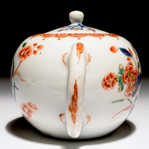 A Chinese bullet-shaped verte-imari floral teapot, Kangxi — photo 5