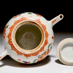 A Chinese bullet-shaped verte-imari floral teapot, Kangxi — photo 6