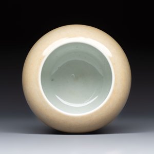 A Chinese café-au-lait-glazed water pot, Yongzheng mark, 19/20th C. — photo 3