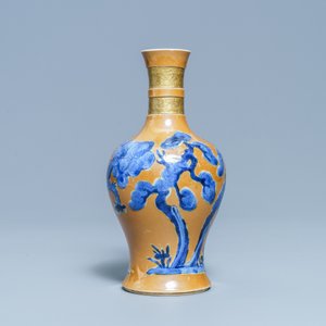 A Chinese café-au-lait-ground 'dragon and tiger' vase, Kangxi — 照片 3