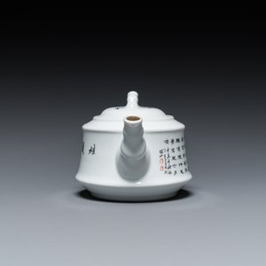 A Chinese 'calligraphy' teapot and cover, Jiangxi Porcelain Company, 20th C. — 照片 3