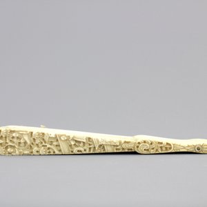 A Chinese Canton carved ivory fan in original presentation box, 19th C. — foto 2