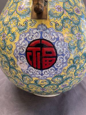 A Chinese Canton enamel '100 boys' 'hu' vase, 20th C. — photo 7