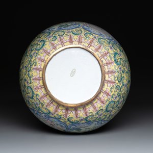 A Chinese Canton enamel '100 boys' 'hu' vase, 20th C. — photo 6
