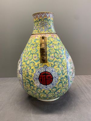 A Chinese Canton enamel '100 boys' 'hu' vase, 20th C. — photo 4