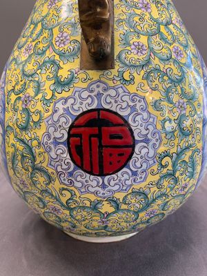 A Chinese Canton enamel '100 boys' 'hu' vase, 20th C. — photo 6