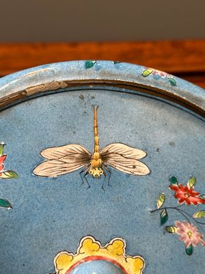 A Chinese Canton enamel blue-ground circular hand mirror, early 19th C. — foto 2