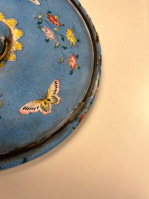 A Chinese Canton enamel blue-ground circular hand mirror, early 19th C. — foto 8