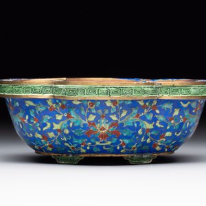 A Chinese Canton enamel blue-ground jardinière, Qianlong — 照片 2