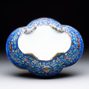 A Chinese Canton enamel blue-ground jardinière, Qianlong — 照片 7