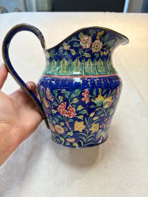 A Chinese Canton enamel blue-ground jug and a rare pink-ground ewer, Qianlong/Jiaqing — 照片 1