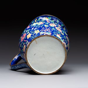 A Chinese Canton enamel blue-ground jug and a rare pink-ground ewer, Qianlong/Jiaqing — 照片 12