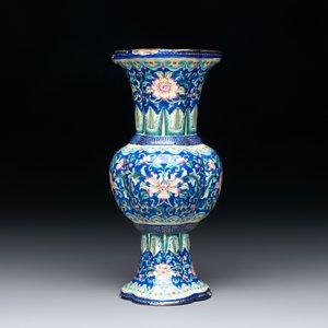 A Chinese Canton enamel blue-ground quadrifoil vase, Jiaqing — photo 3