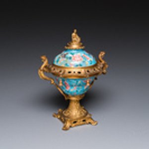 A Chinese Canton enamel bowl and cover with fine gilt bronze mount, Jiaqing — photo 7