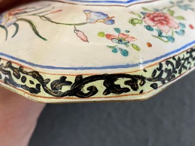 A Chinese Canton enamel box and cover with floral design, Yongzheng/Qianlong — 照片 11