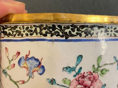 A Chinese Canton enamel box and cover with floral design, Yongzheng/Qianlong — 照片 12