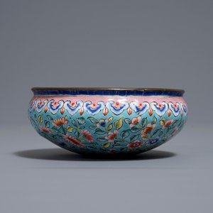 A Chinese Canton enamel brush washer on lotus-shaped stand, 18/19th C. — 照片 6