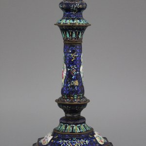A Chinese Canton enamel candlestick, 18/19th C. — photo 1