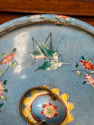 A Chinese Canton enamel circular hand mirror, early 19th C. — 照片 4