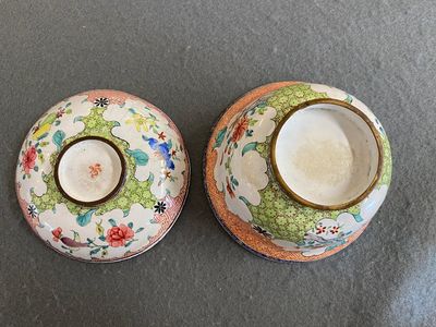 A Chinese Canton enamel covered bowl with flowers and butterflies, Yongzheng/Qianlong — 照片 2