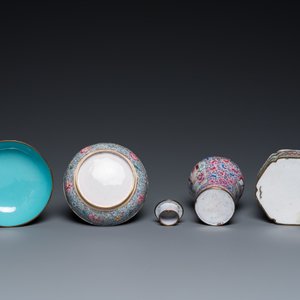 A Chinese Canton enamel covered vase, a covered bowl and a tea caddy, Qianlong — 照片 7