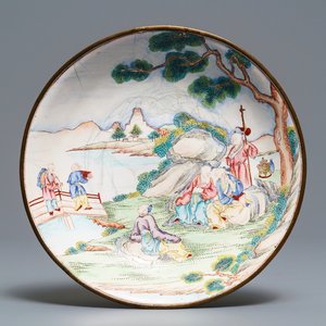 A Chinese Canton enamel dish with figures in a garden, Qianlong mark and of the period — 照片 1