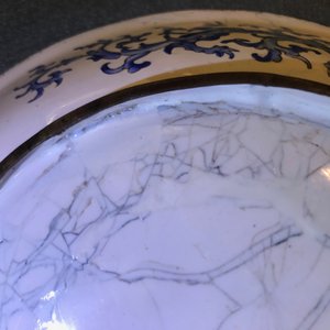 A Chinese Canton enamel dish with figures in a garden, Qianlong mark and of the period — 照片 16